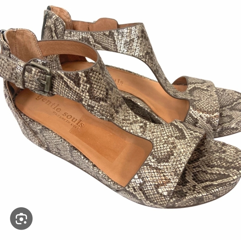 Kenneth Cole Snakeskin Pattern Wedges